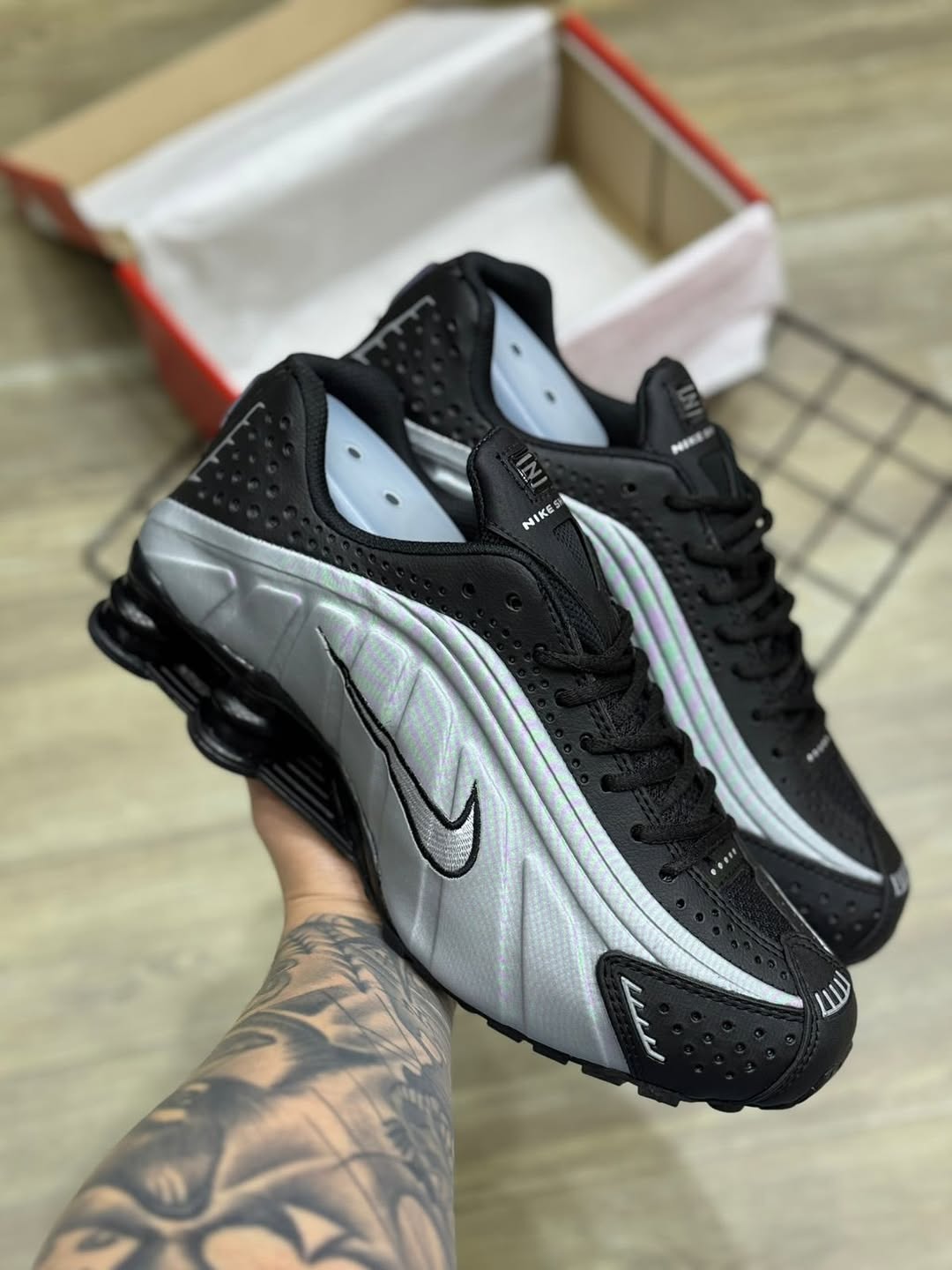 NK SHOX R4 "PRETO/PRATA" - PRONTA ENTREGA