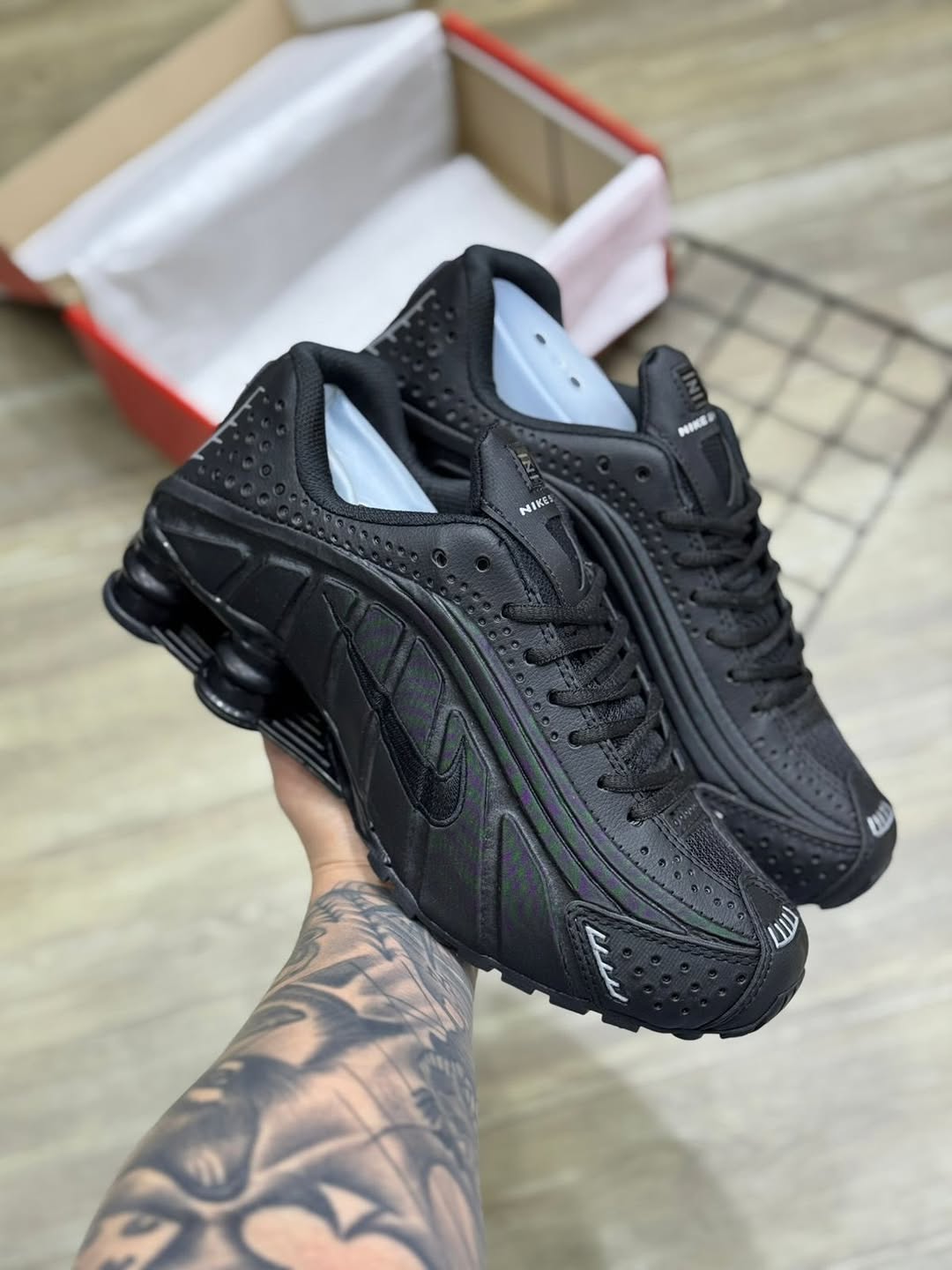 NK SHOX R4 "ALL BLACK" - PRONTA ENTREGA