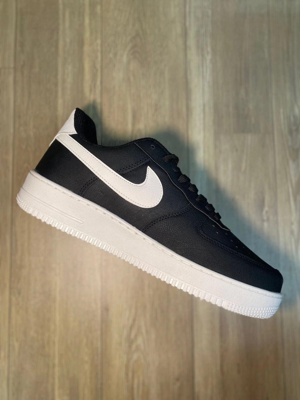 NK Air Force One “Preto/Branco”