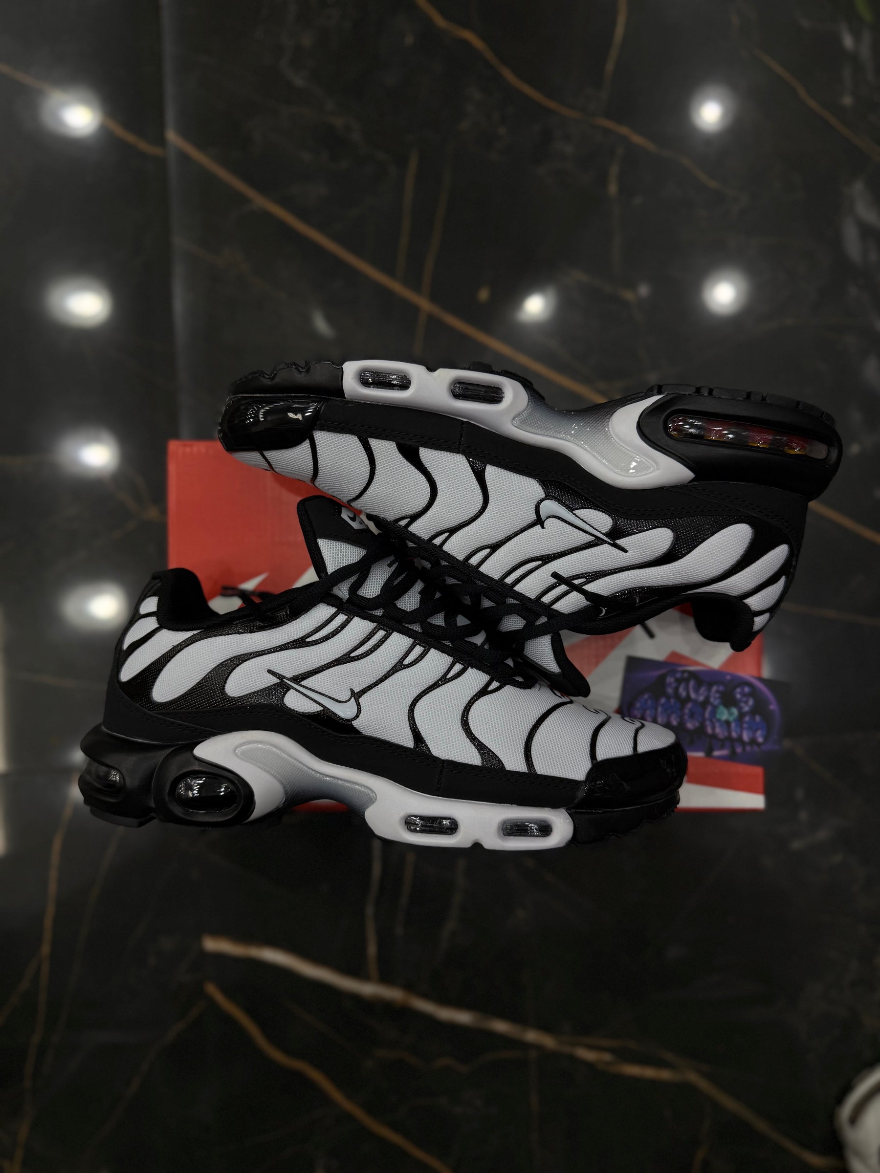 NK AIR MAX PLUS TN "OREO"