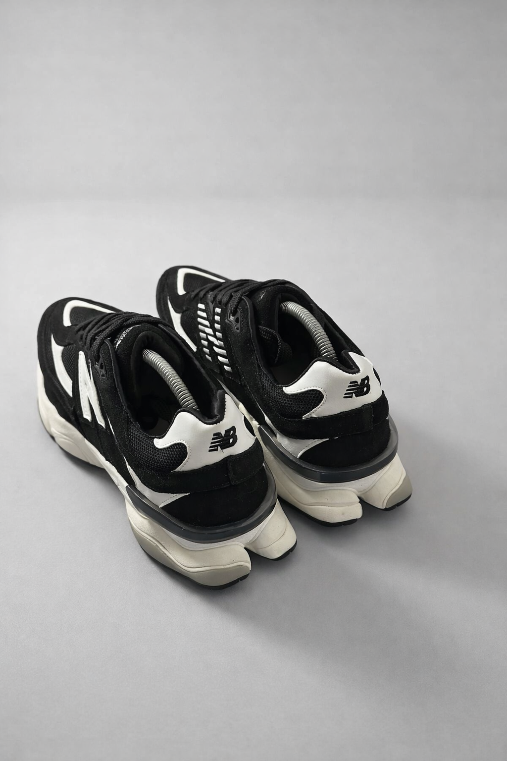 NB 9060 "Preto e branco”