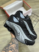 SHOX R4 "PRETO/PRATA"