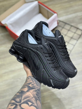 NK SHOX R4 "ALL BLACK" - PRONTA ENTREGA