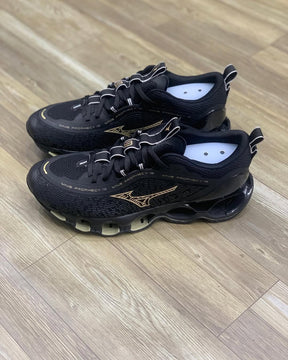 Mizuno Wave Prophecy 13 "Preto/Dourado”