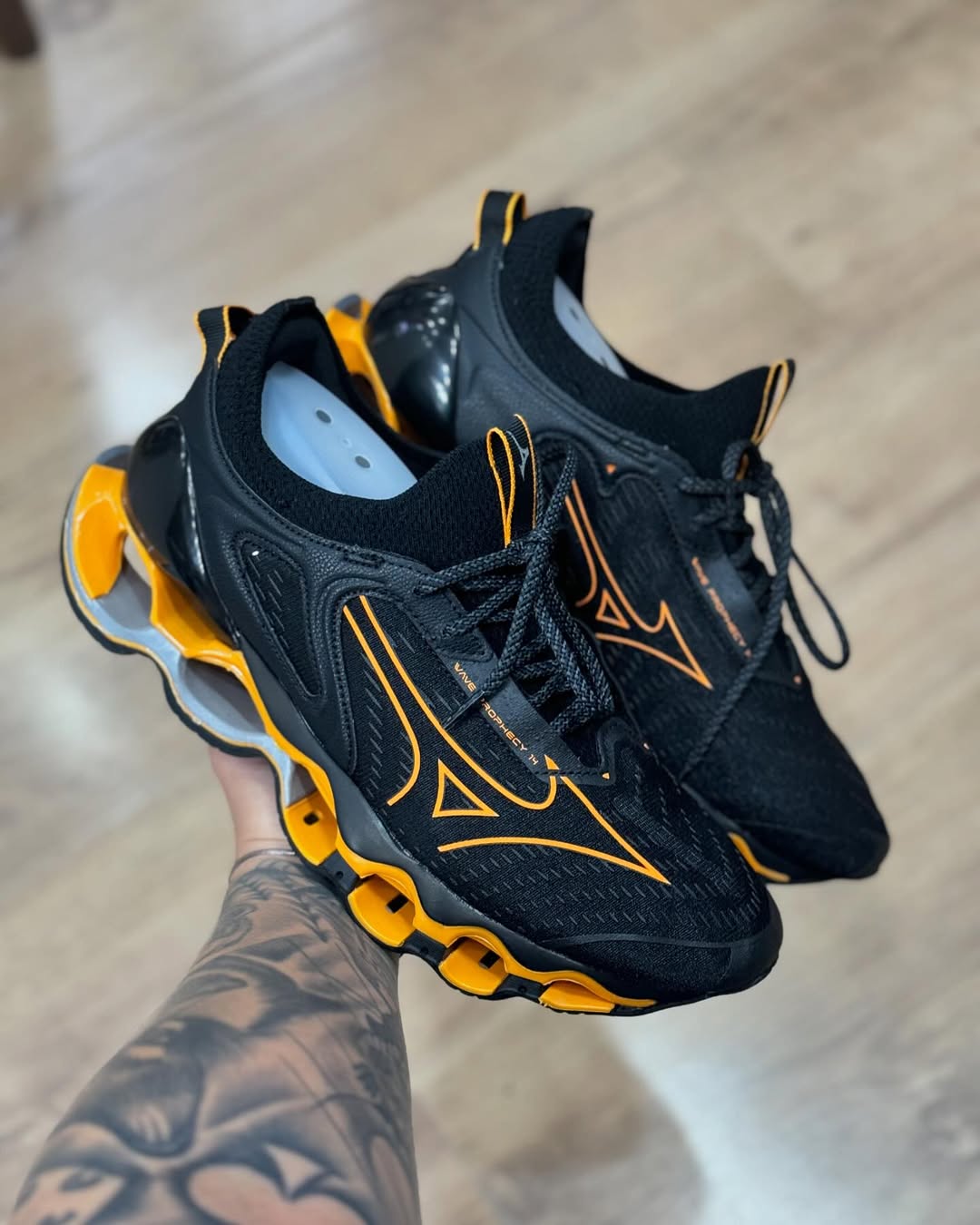 Mizuno Wave Prophecy 14 "Preto/Laranja"