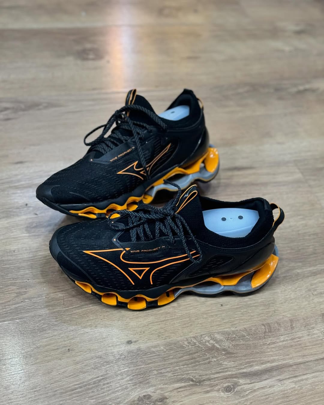Mizuno Wave Prophecy 14 "Preto/Laranja"