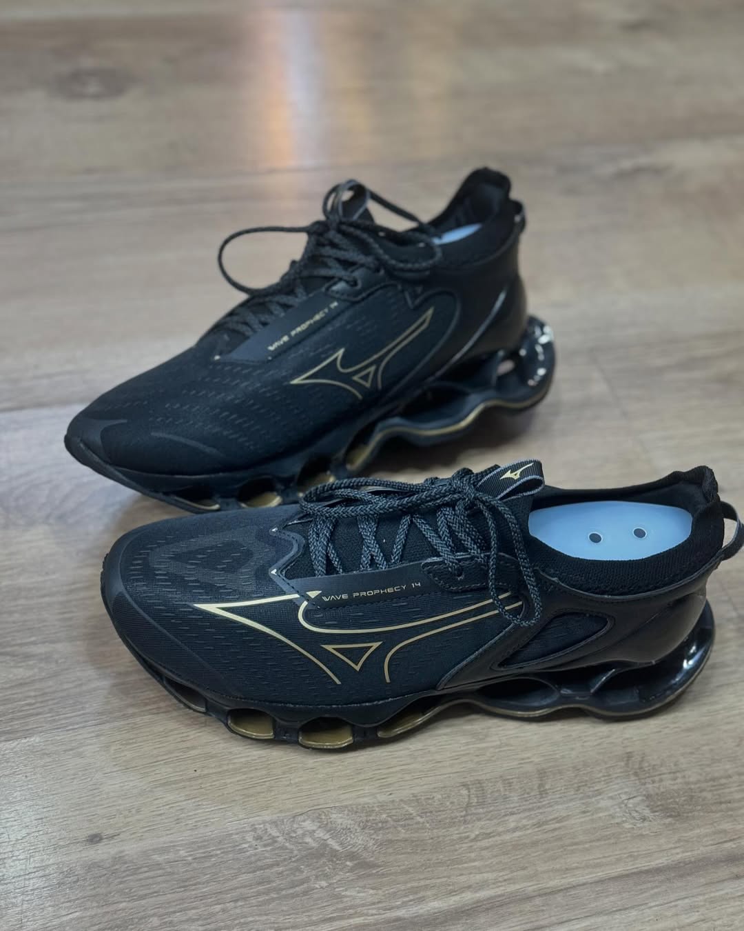 Mizuno Wave Prophecy 14 "Preto/Dourado"
