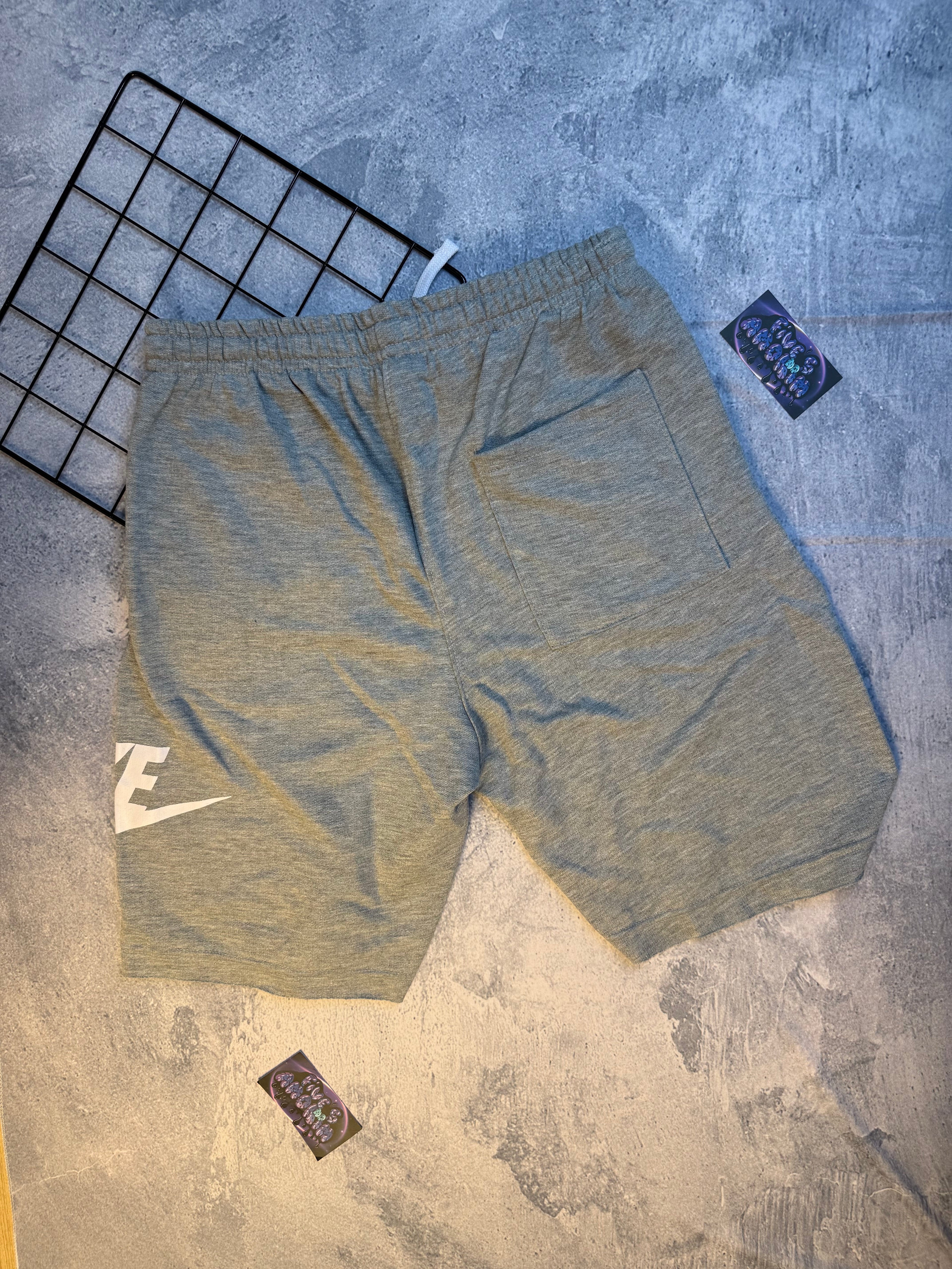 Bermuda Moletom NK Club "Cinza"