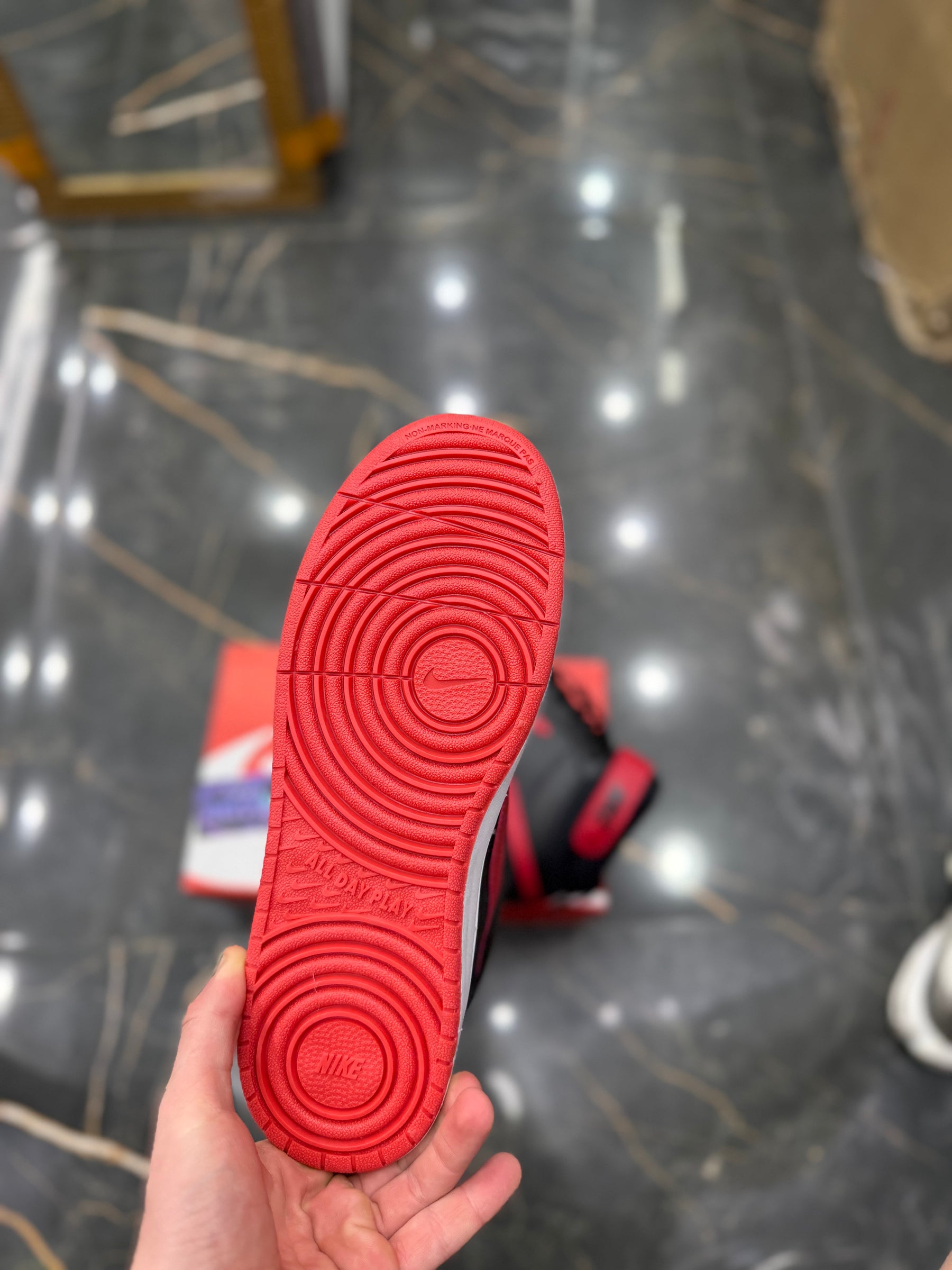 Borough Mid “Vermelho"