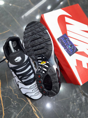 NK AIR MAX PLUS TN "OREO"