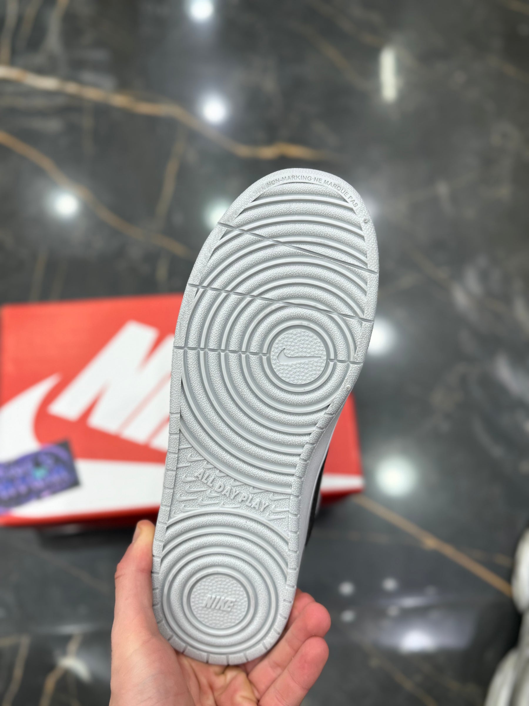 Borough Low “Cinza/Branco"