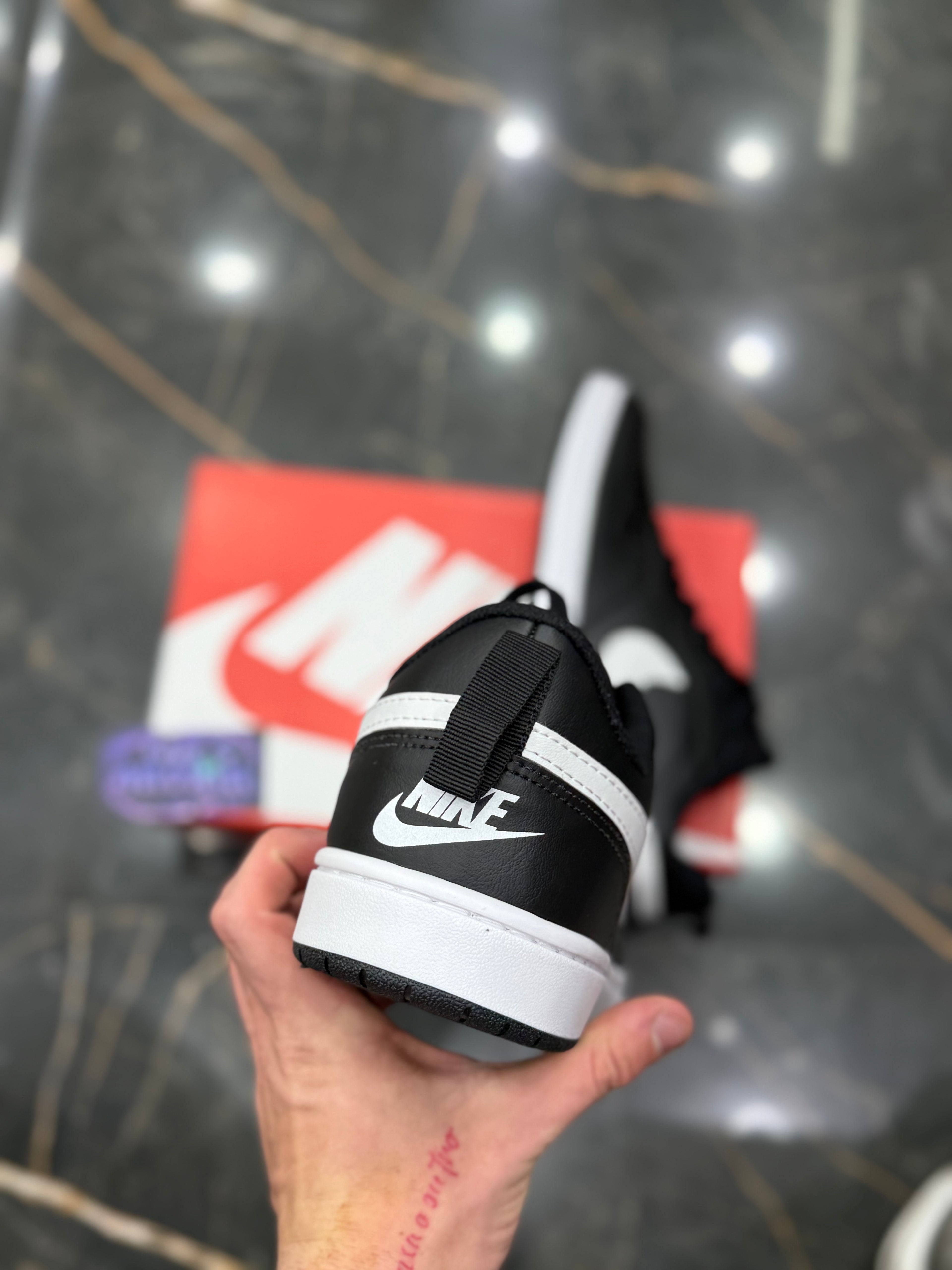 Borough Low “Preto/Branco"