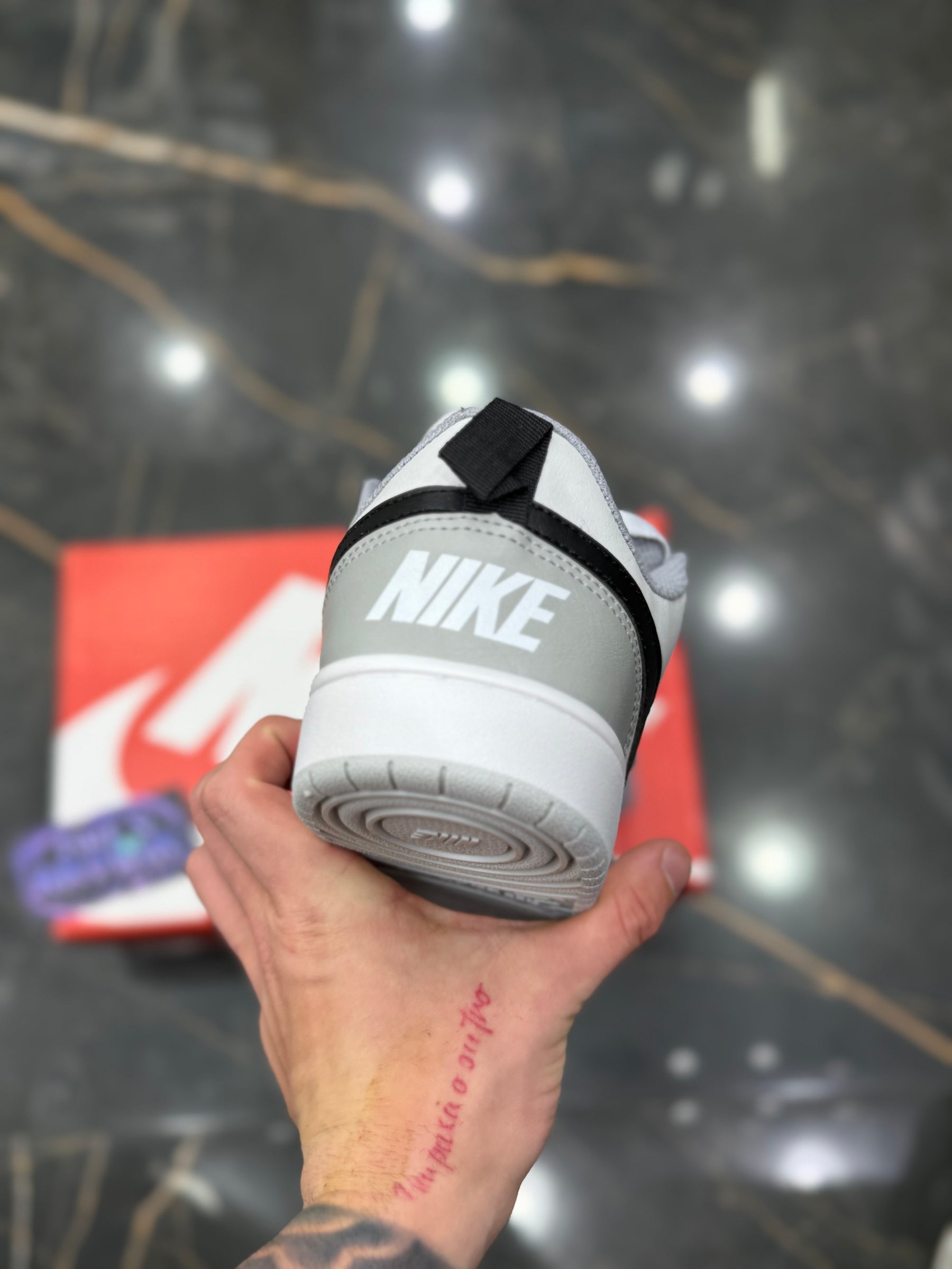 Borough Low “Cinza/Branco"