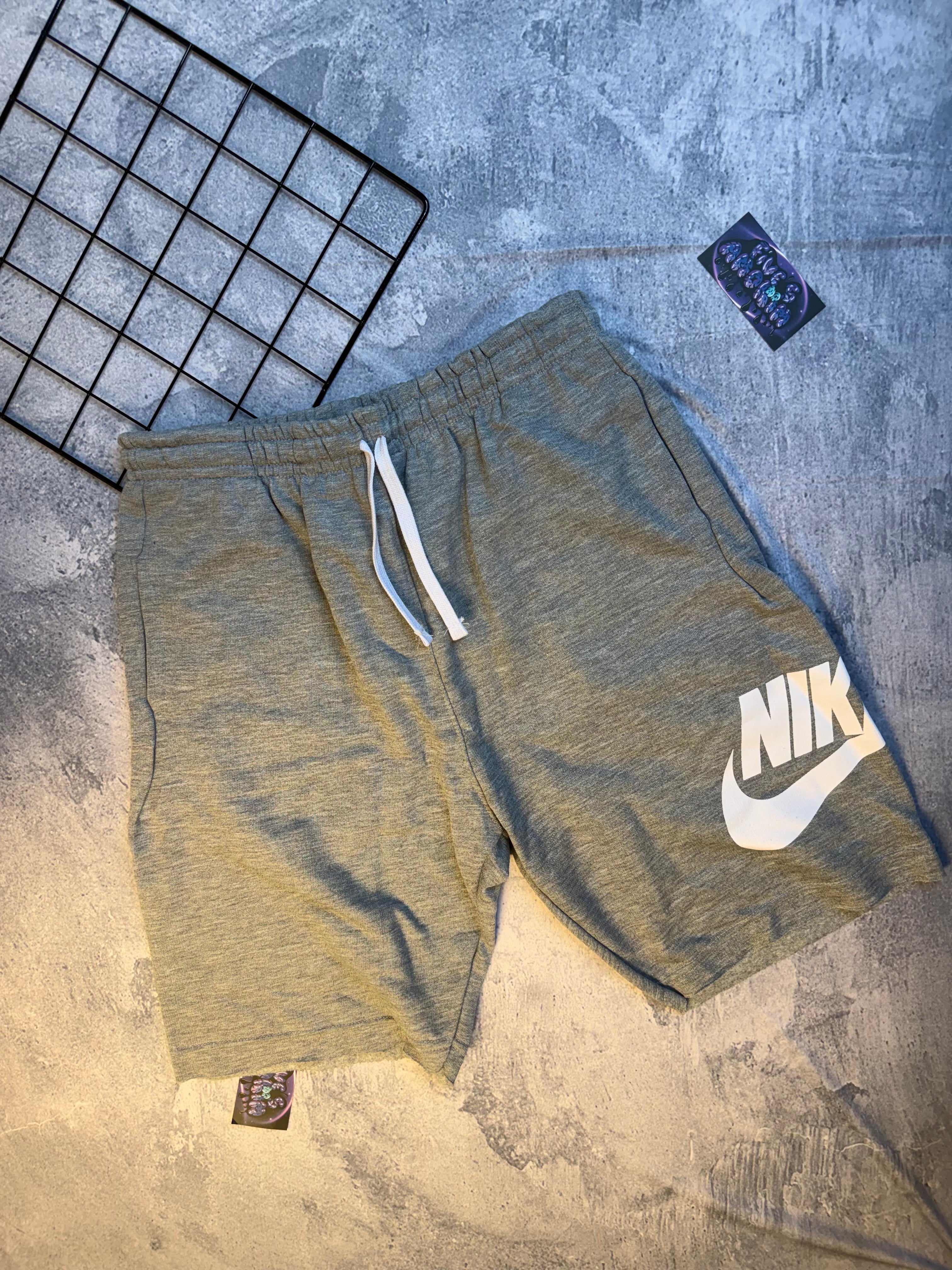 Bermuda Moletom NK Club "Cinza"