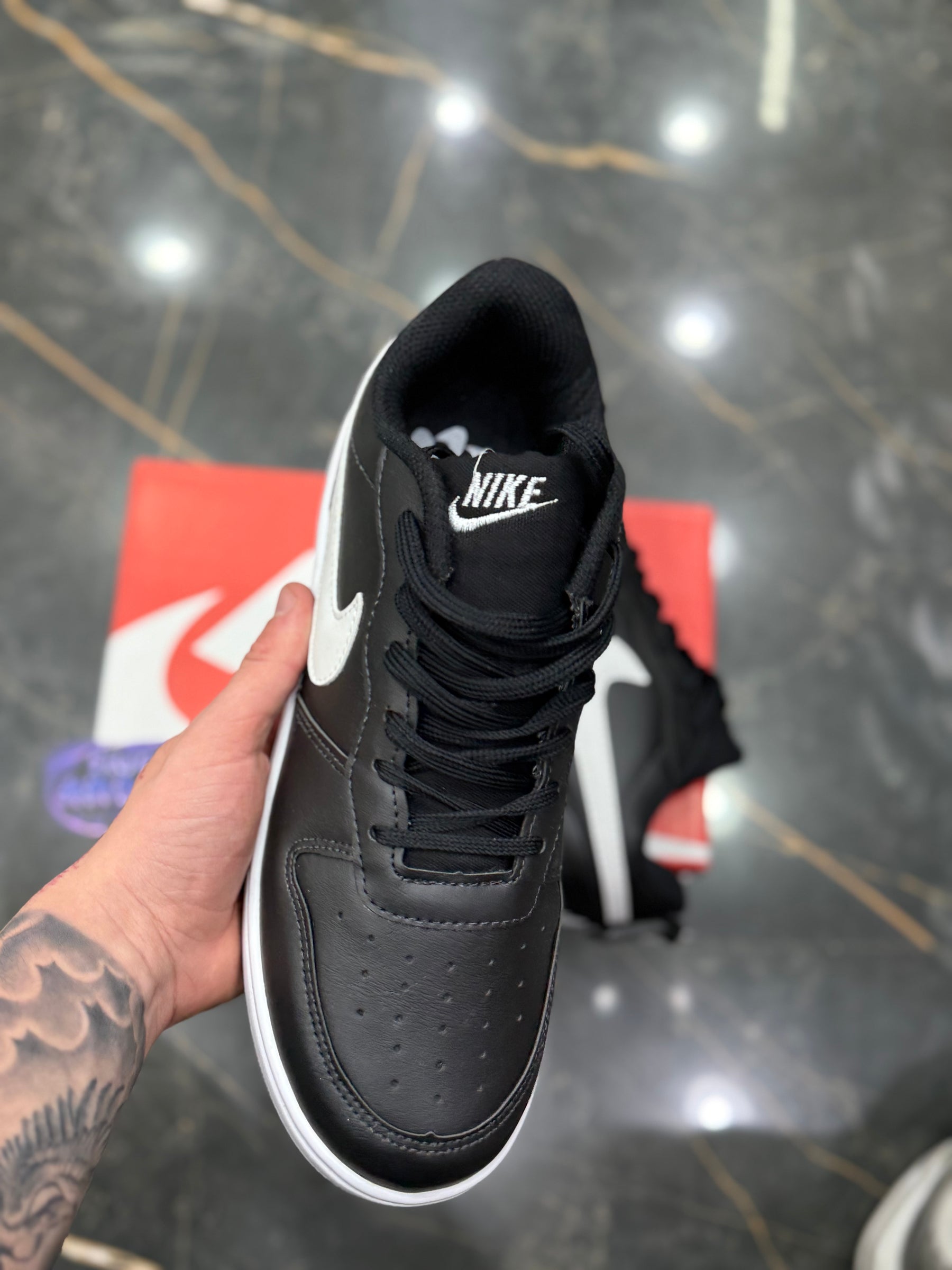 Borough Low “Preto/Branco"