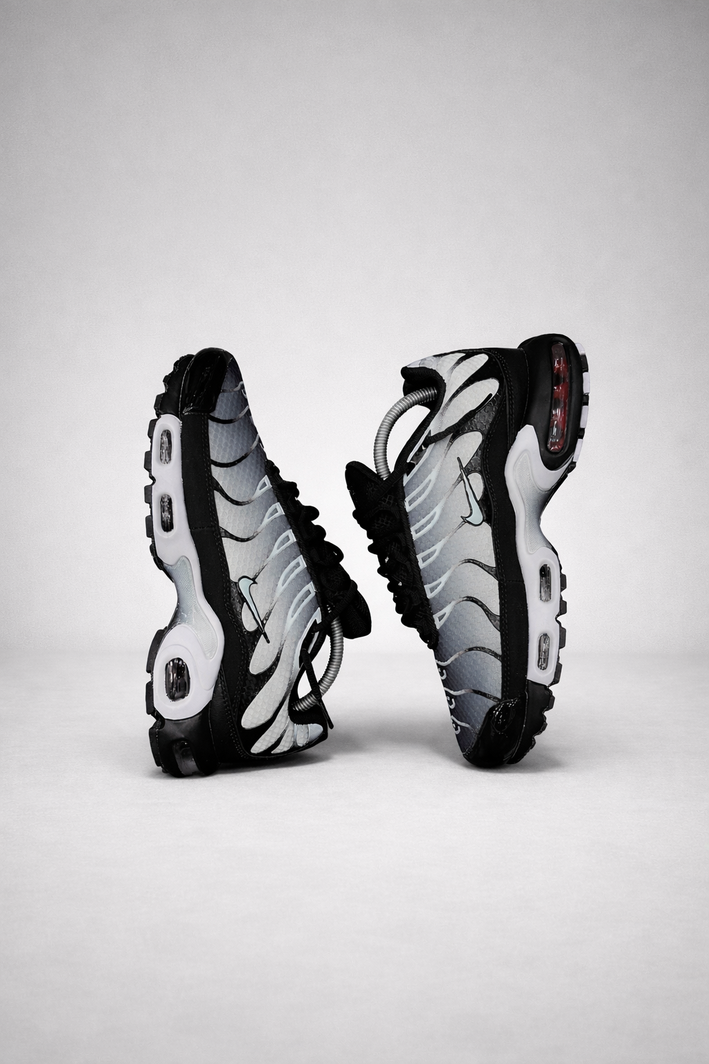NK AIR MAX PLUS TN "BLACK METALIC"