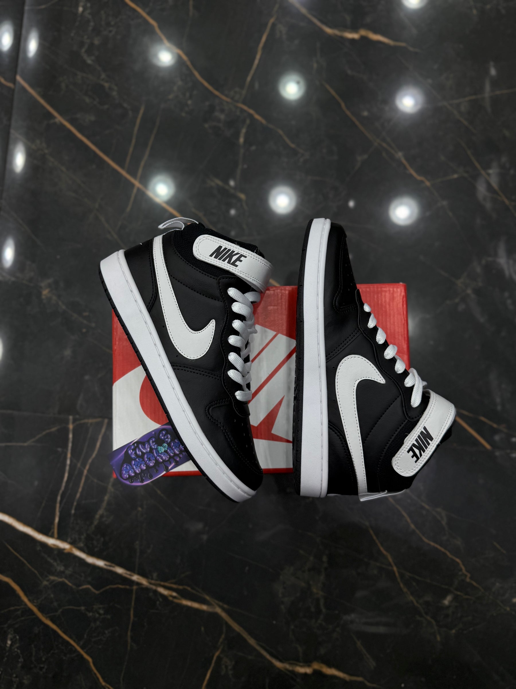 Borough Mid “Preto/Branco"