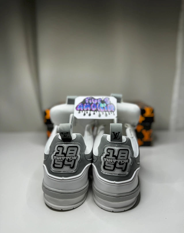 LOUIS VUITTON SKATE “CINZA/BRANCO”